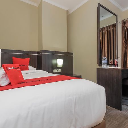 Reddoorz Plus @ Thamrin Джакарта Екстериор снимка