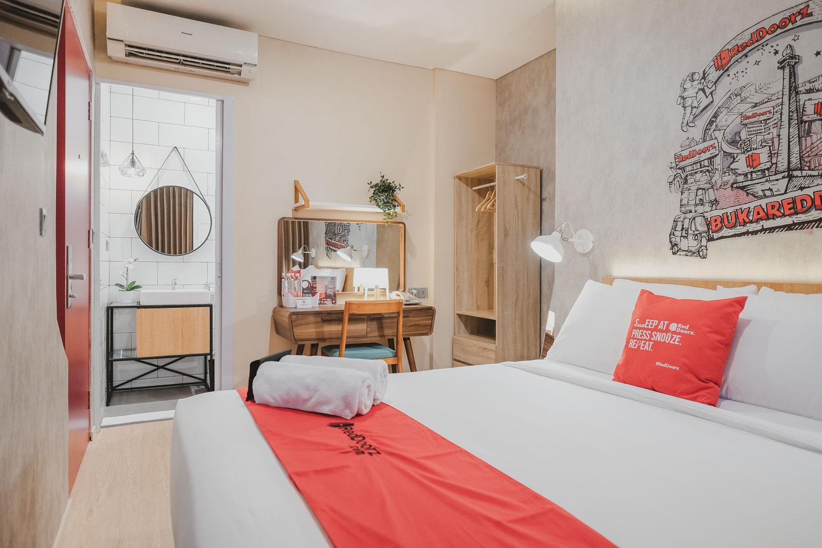 Reddoorz Plus @ Thamrin Джакарта Екстериор снимка