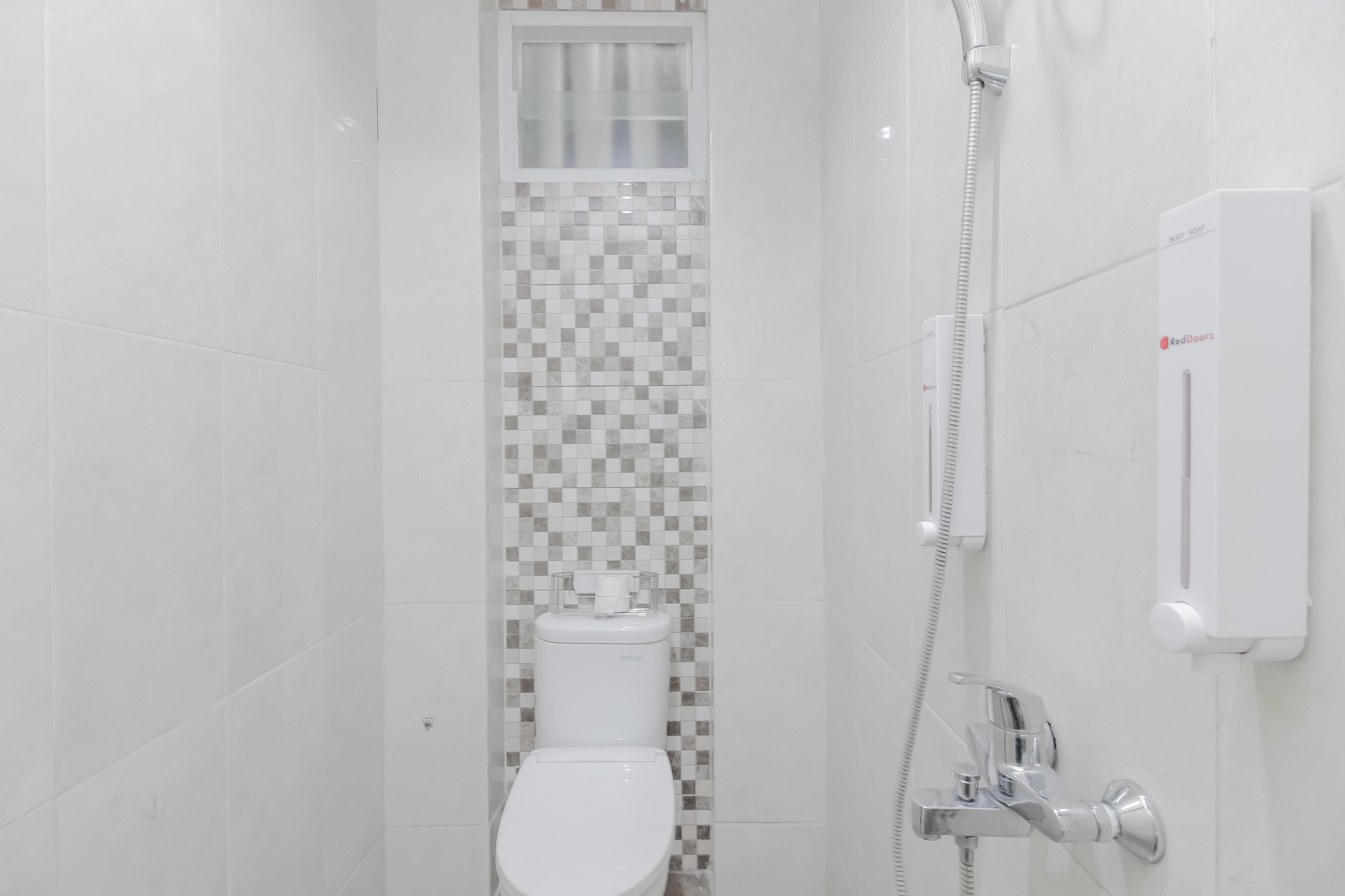 Reddoorz Plus @ Thamrin Джакарта Екстериор снимка