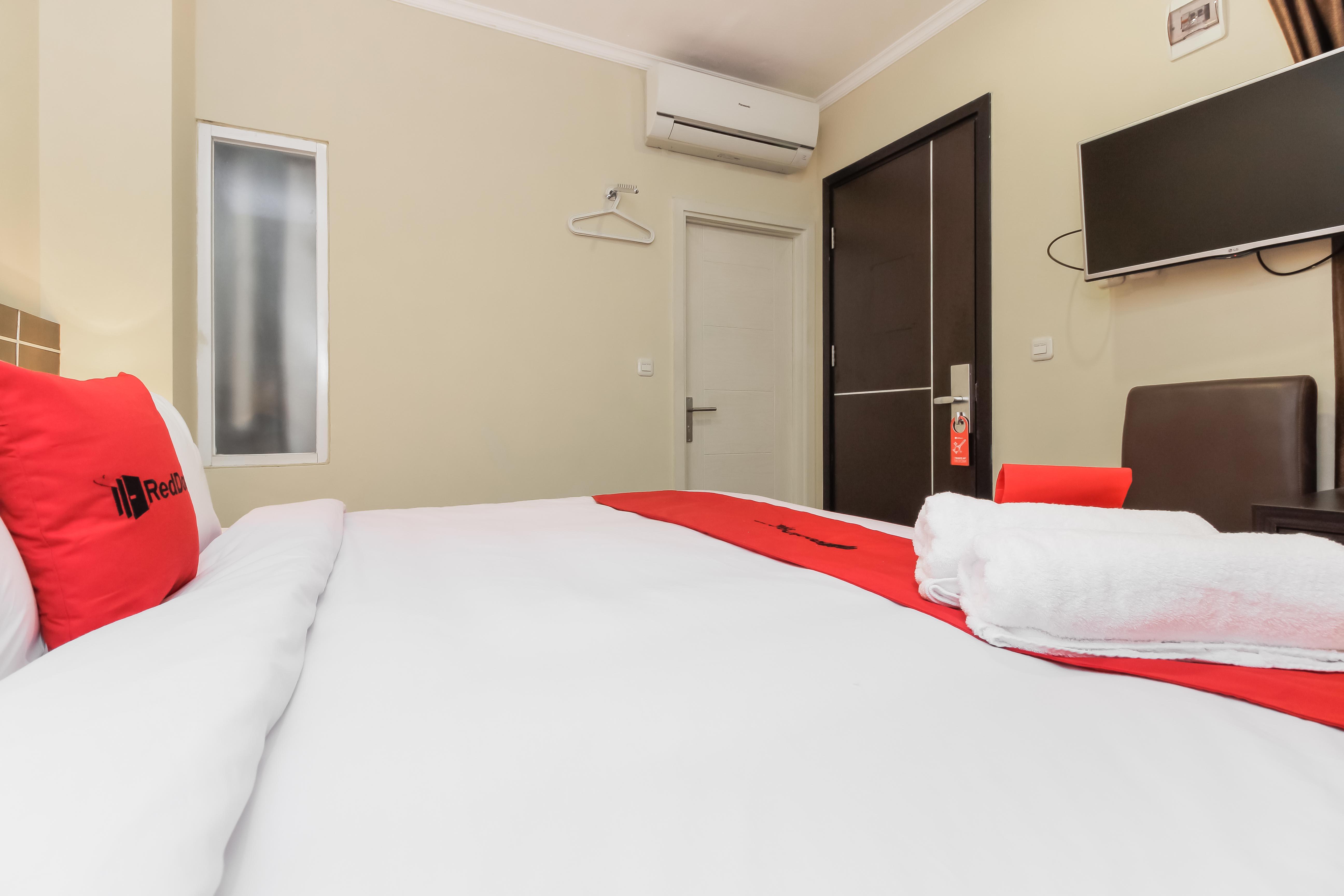 Reddoorz Plus @ Thamrin Джакарта Екстериор снимка