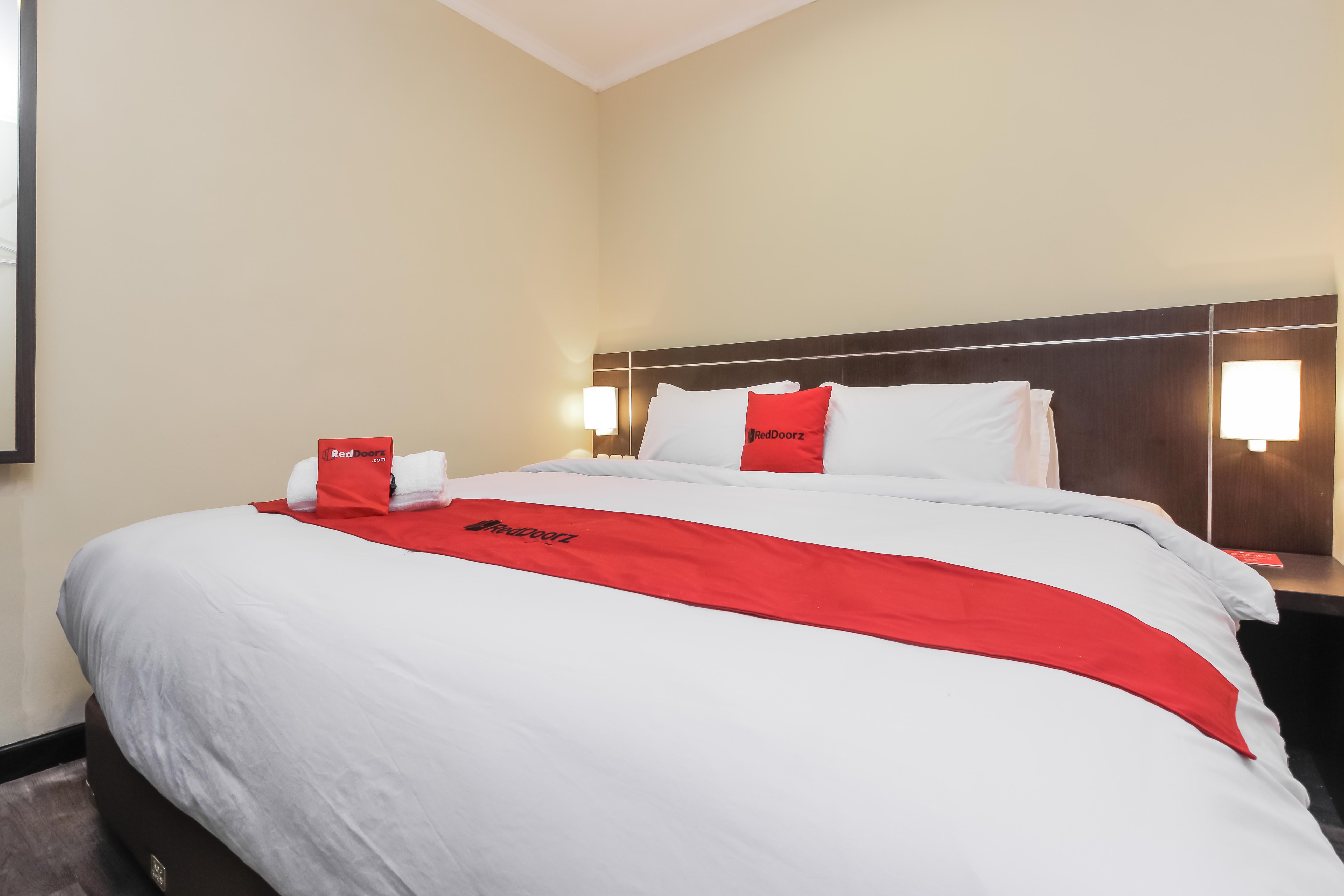 Reddoorz Plus @ Thamrin Джакарта Екстериор снимка