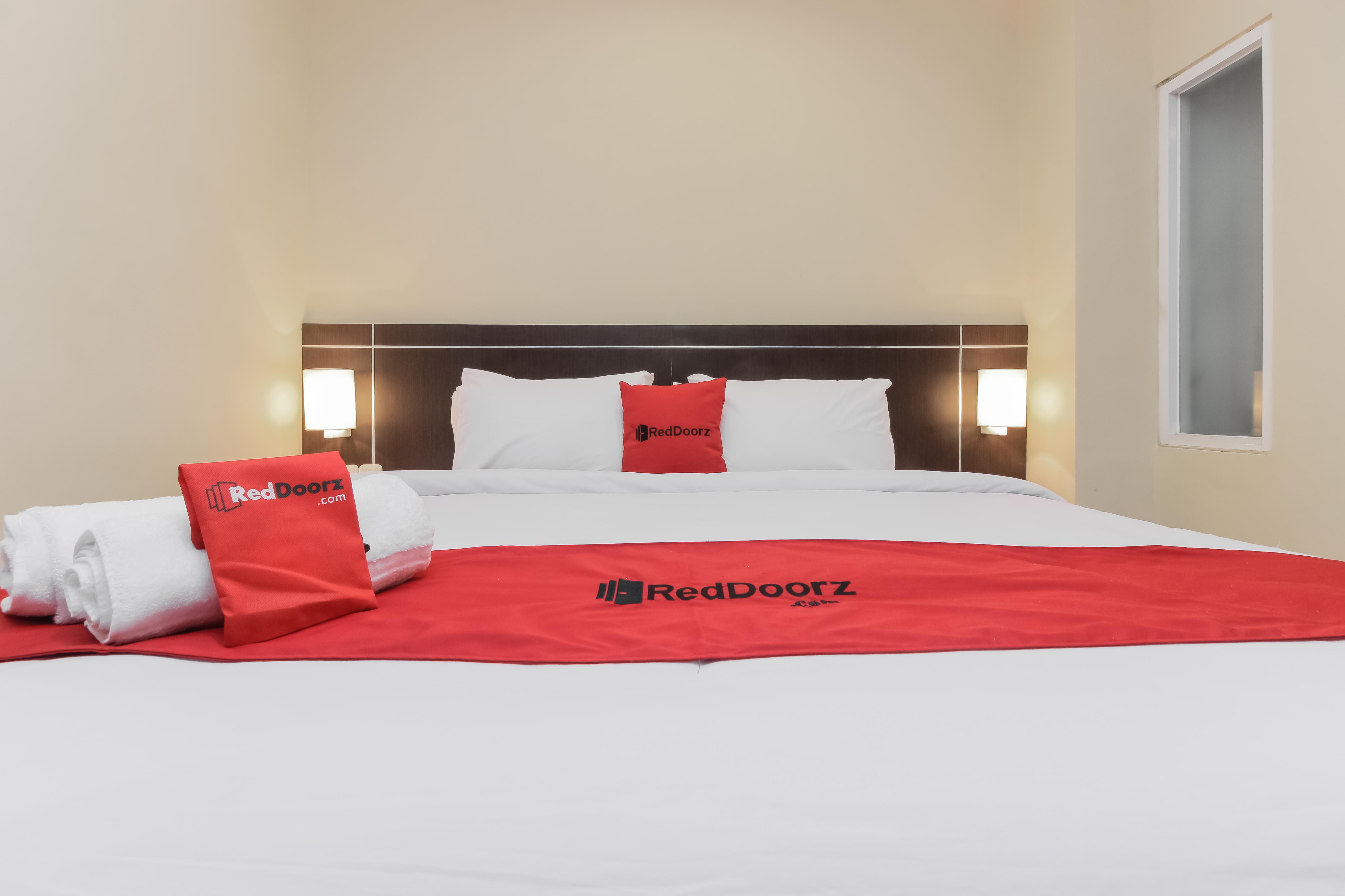 Reddoorz Plus @ Thamrin Джакарта Екстериор снимка