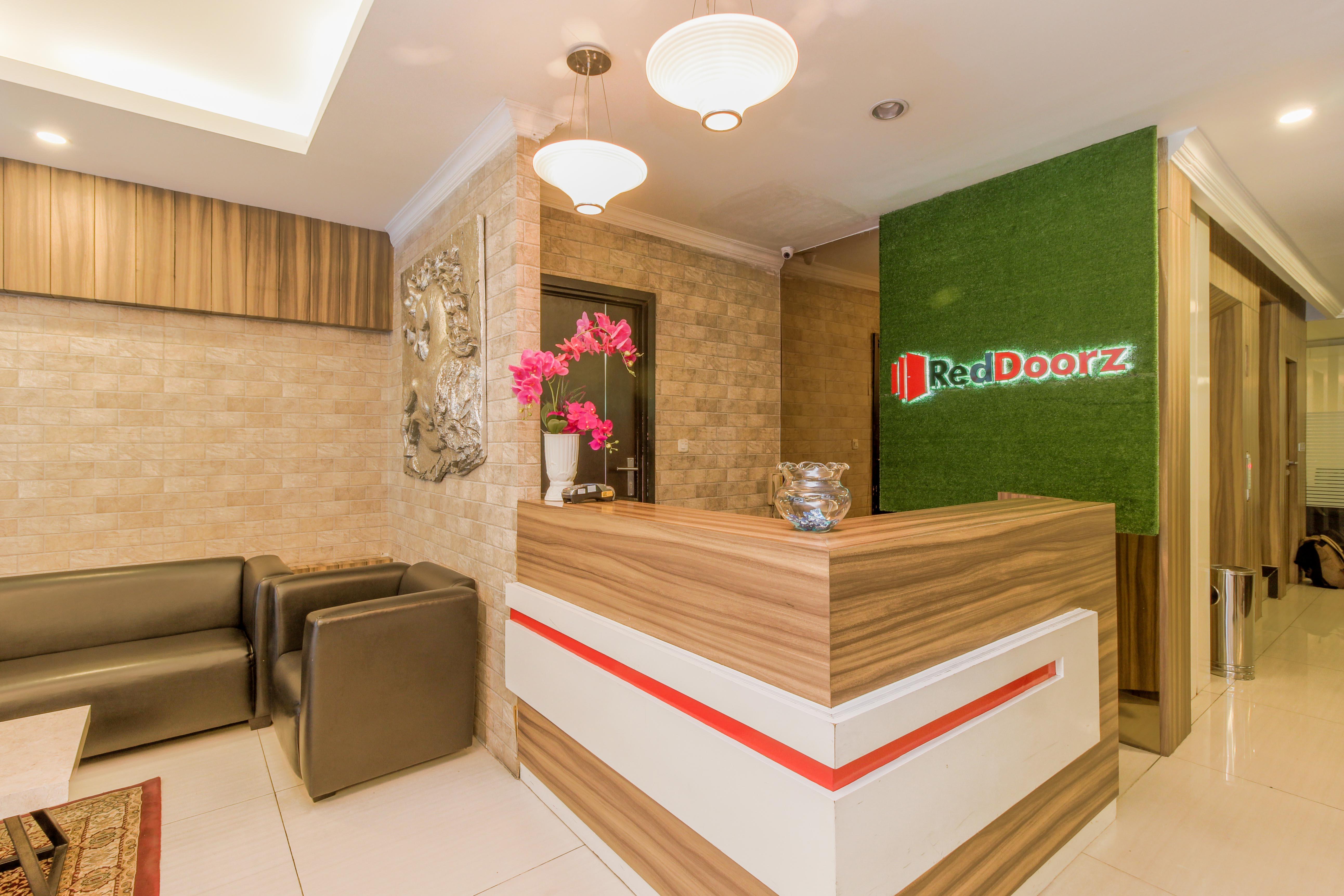 Reddoorz Plus @ Thamrin Джакарта Екстериор снимка