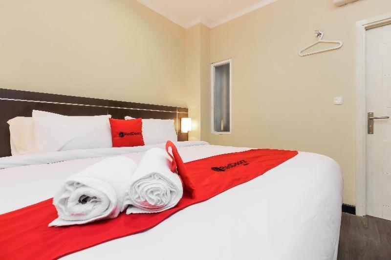 Reddoorz Plus @ Thamrin Джакарта Стая снимка