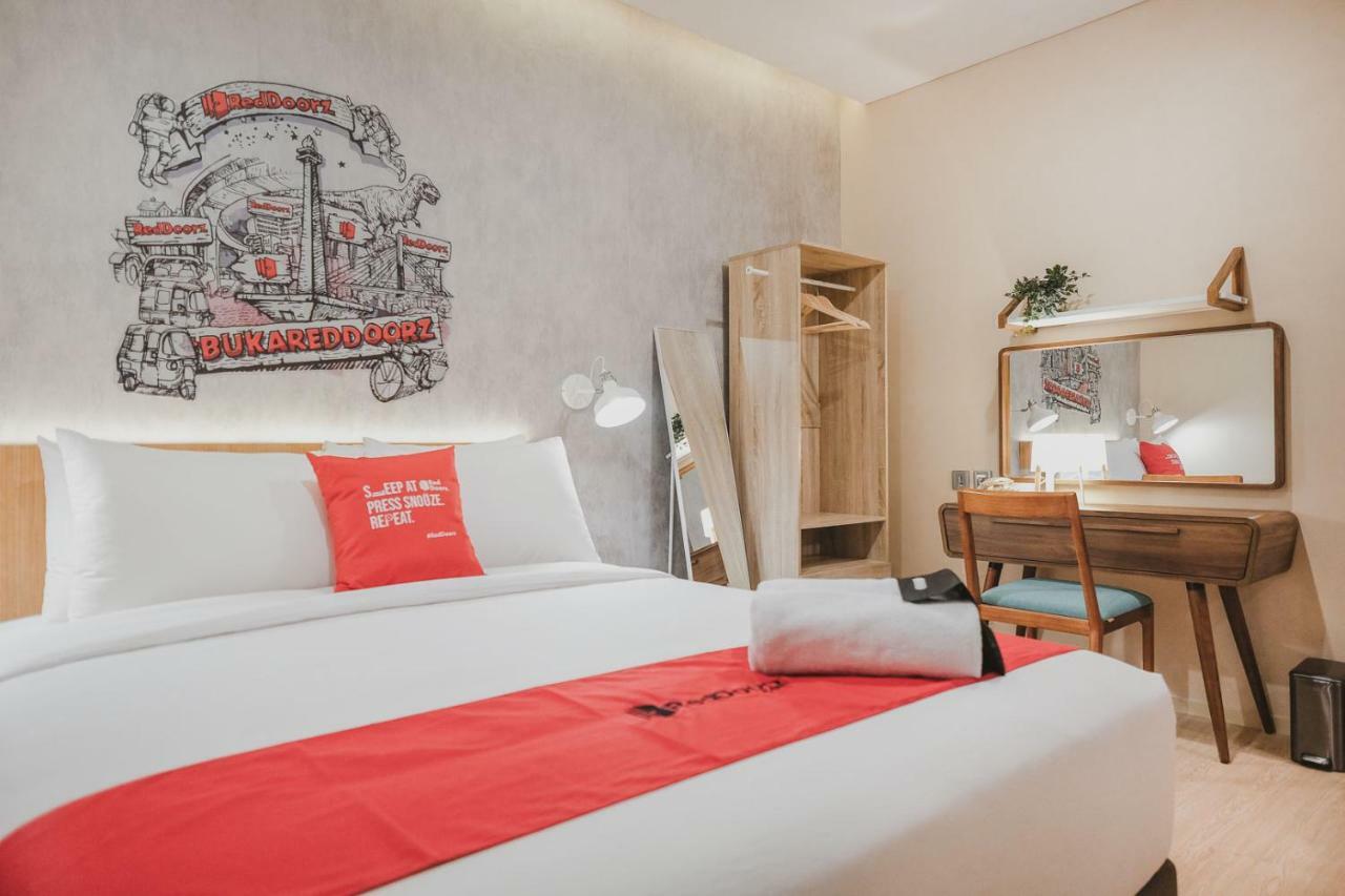 Reddoorz Plus @ Thamrin Джакарта Екстериор снимка