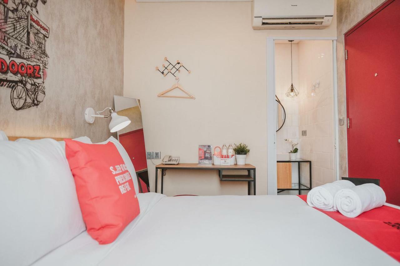 Reddoorz Plus @ Thamrin Джакарта Екстериор снимка