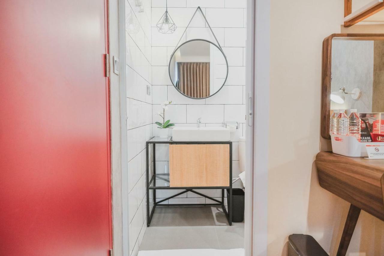 Reddoorz Plus @ Thamrin Джакарта Екстериор снимка
