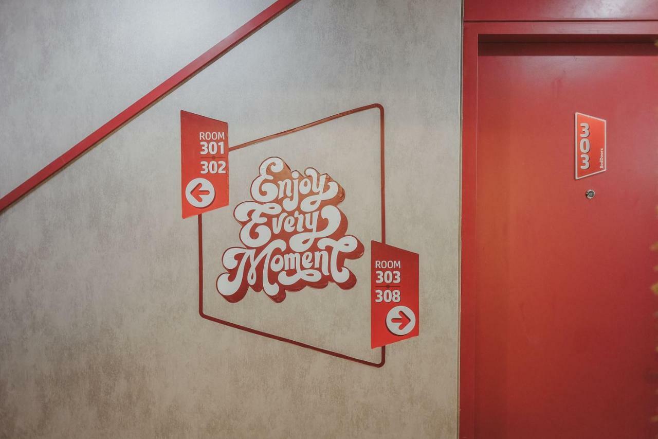 Reddoorz Plus @ Thamrin Джакарта Екстериор снимка