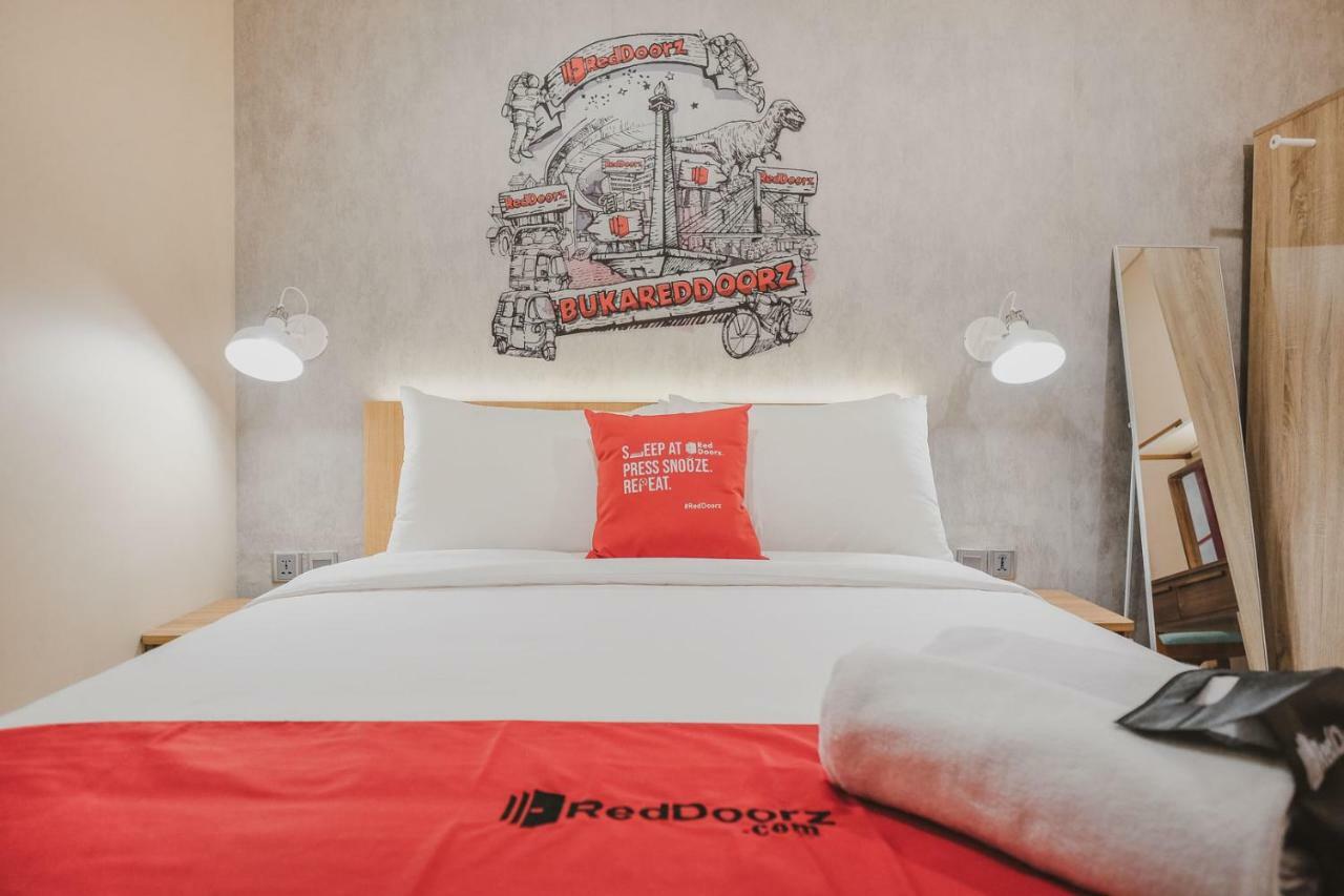 Reddoorz Plus @ Thamrin Джакарта Екстериор снимка