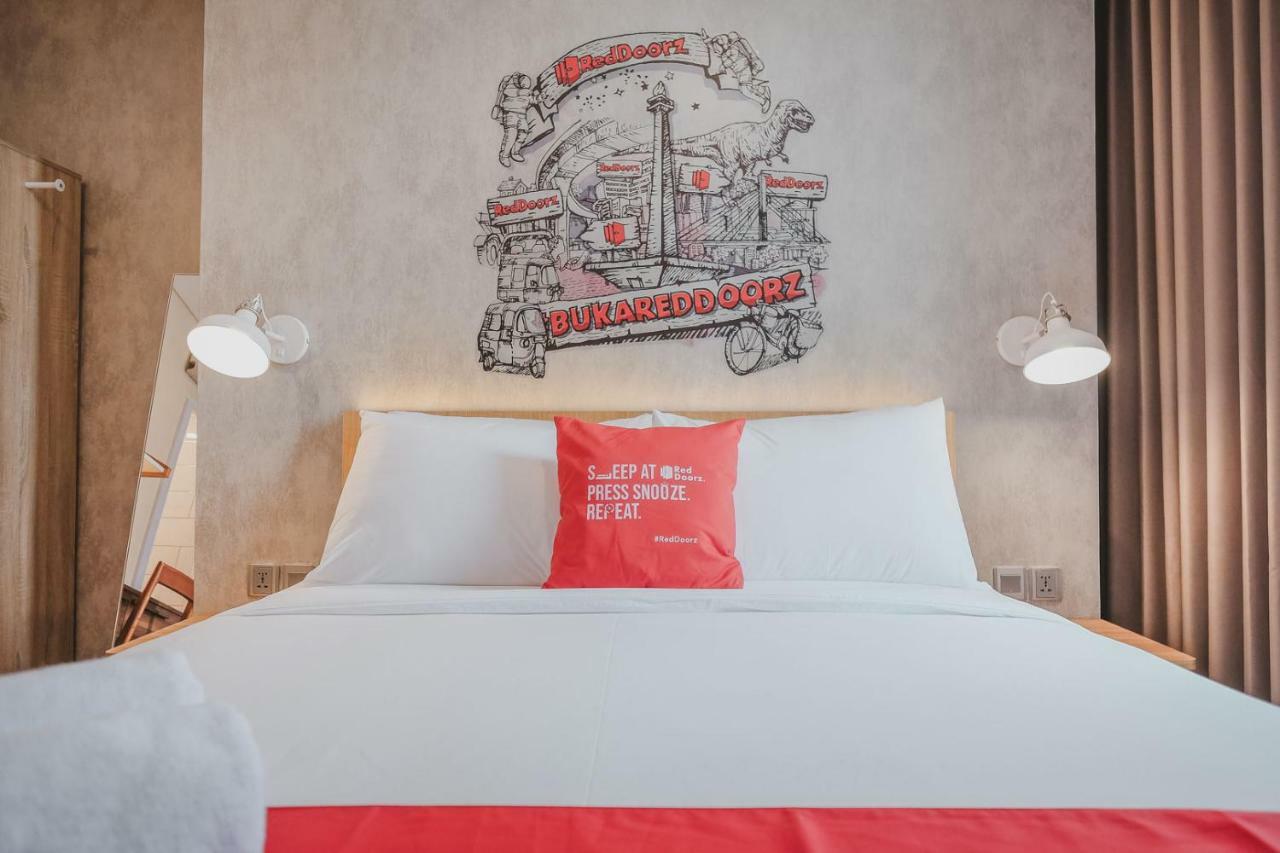 Reddoorz Plus @ Thamrin Джакарта Екстериор снимка