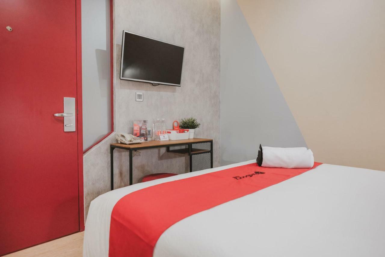 Reddoorz Plus @ Thamrin Джакарта Екстериор снимка