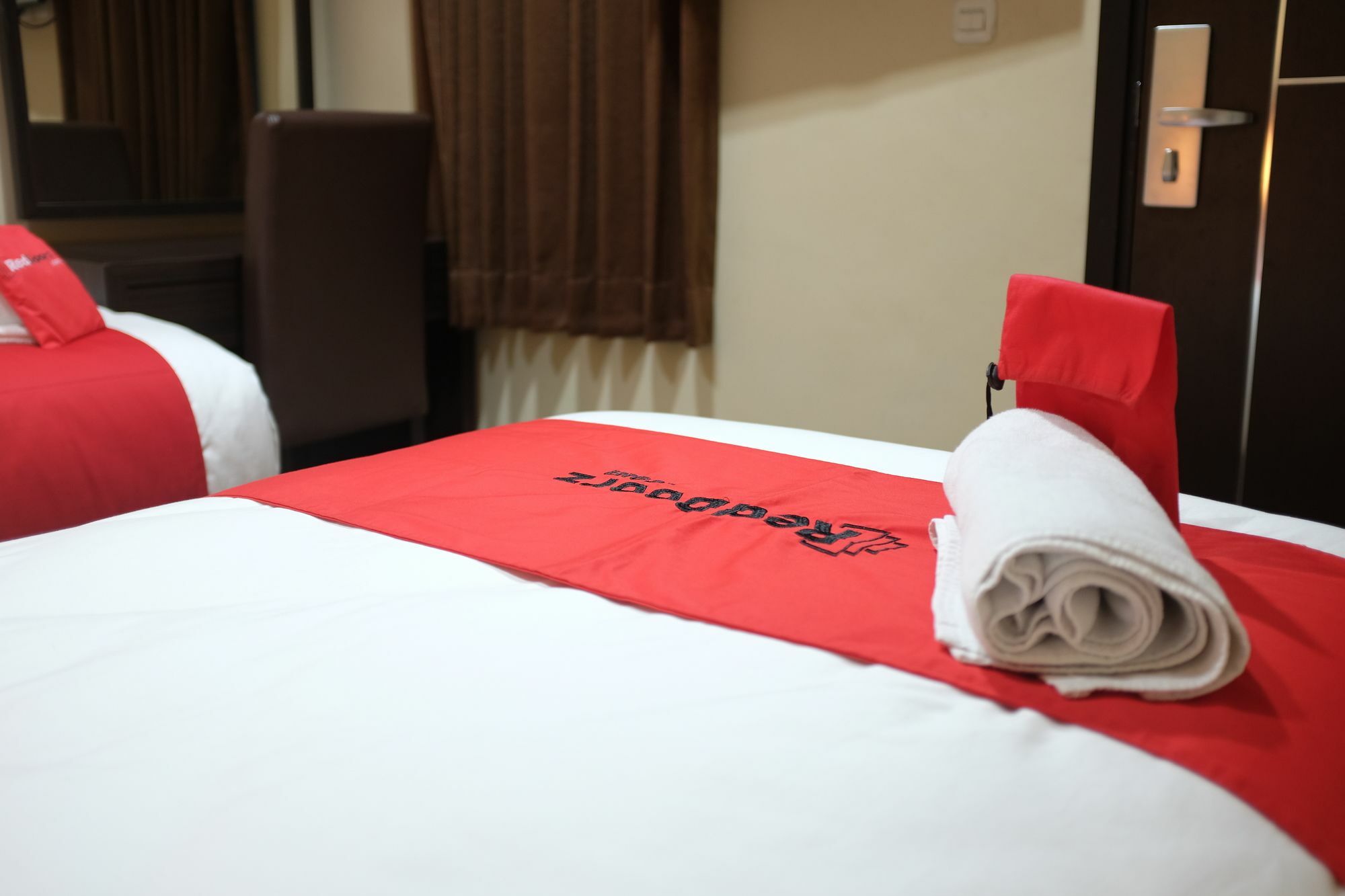 Reddoorz Plus @ Thamrin Джакарта Екстериор снимка