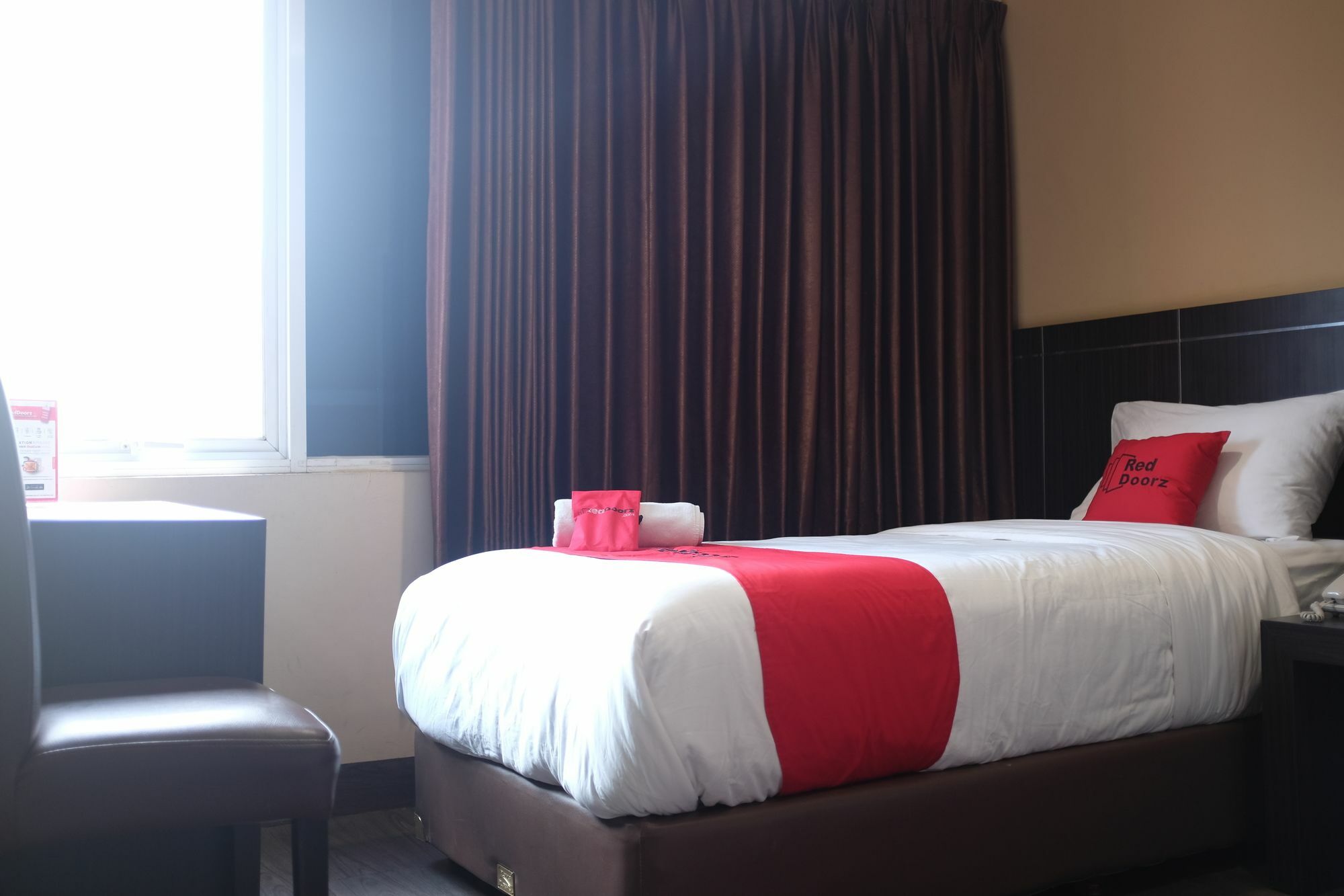 Reddoorz Plus @ Thamrin Джакарта Екстериор снимка