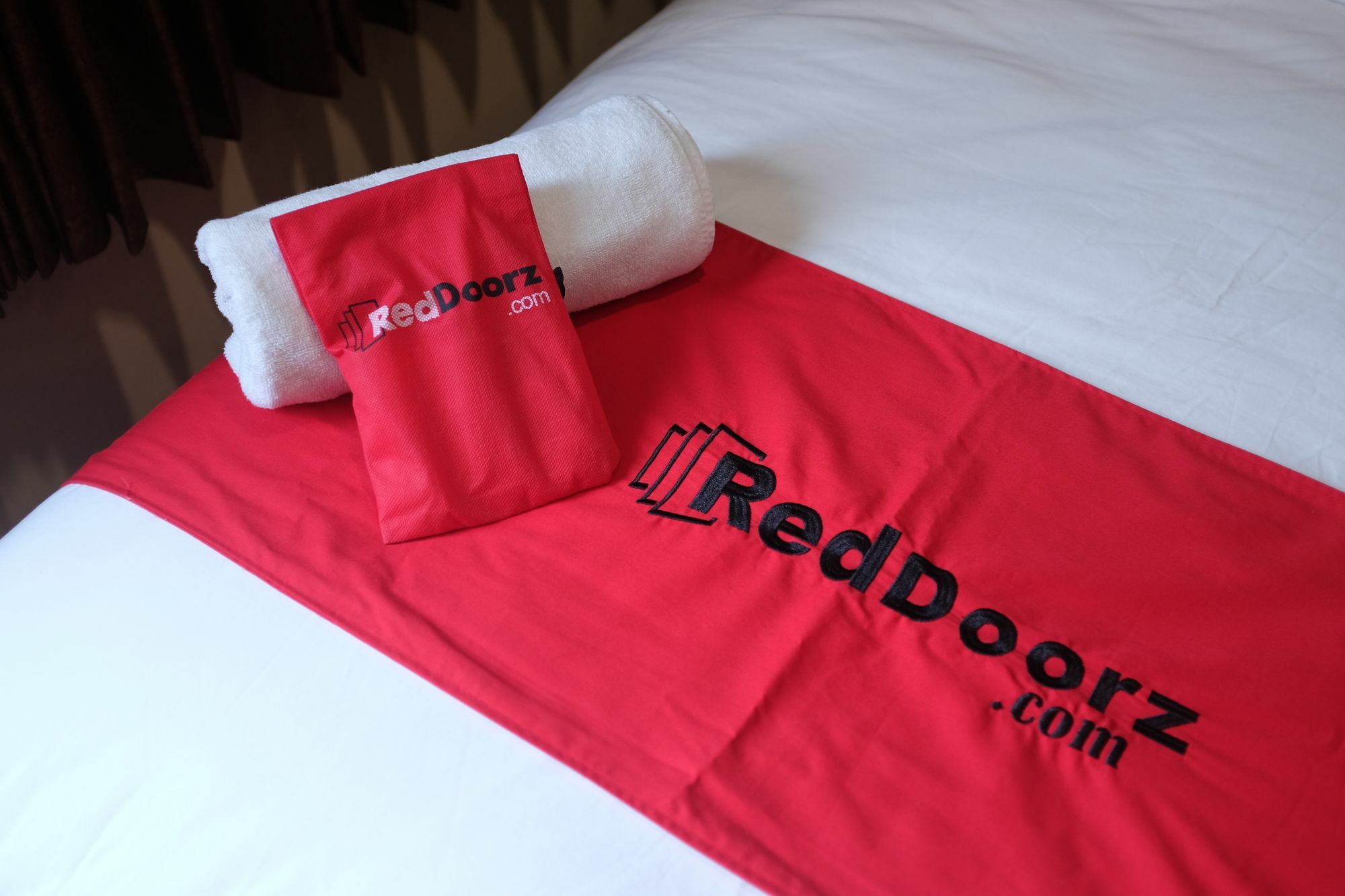 Reddoorz Plus @ Thamrin Джакарта Екстериор снимка