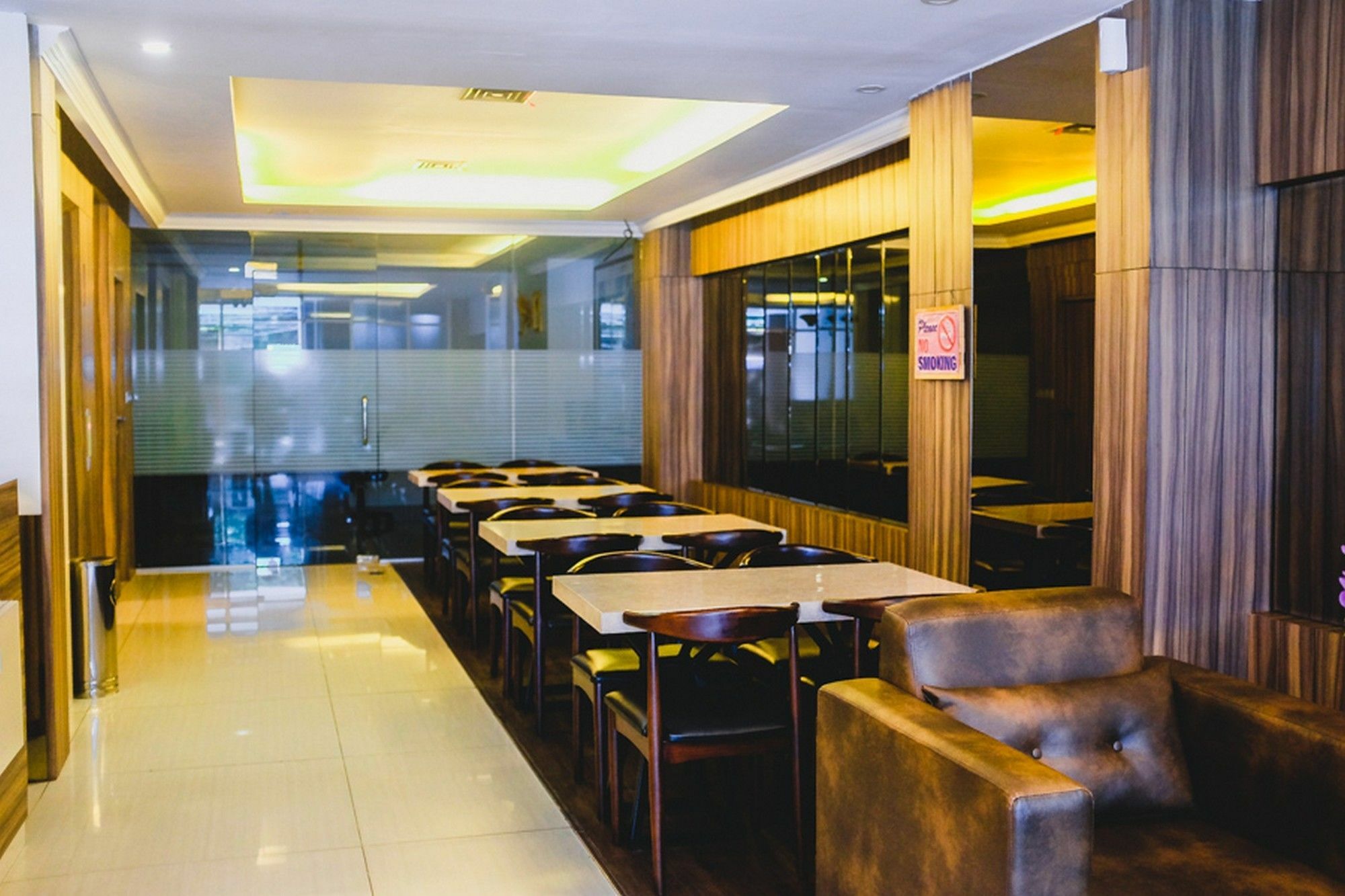 Reddoorz Plus @ Thamrin Джакарта Екстериор снимка